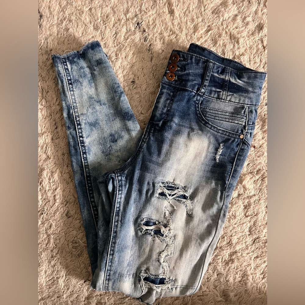 Woman’s High rise sculpting skinny jeans distressed